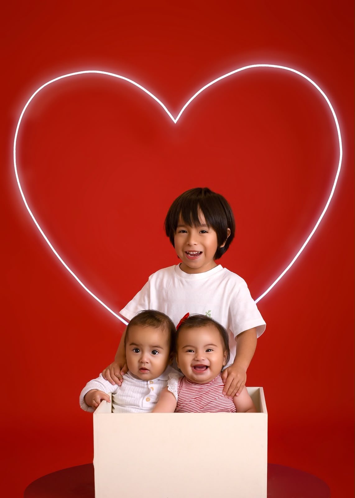 Sebastián, Valentina y Rodrigo sonriendo
